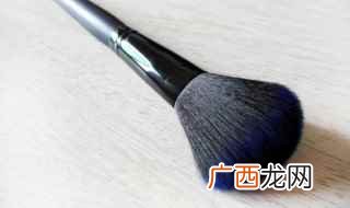 眼影刷和腮红刷有什么区别 眼影刷和腮红刷有何区别