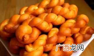面团的软硬长度一定适中 麻花怎样做家常做法好吃