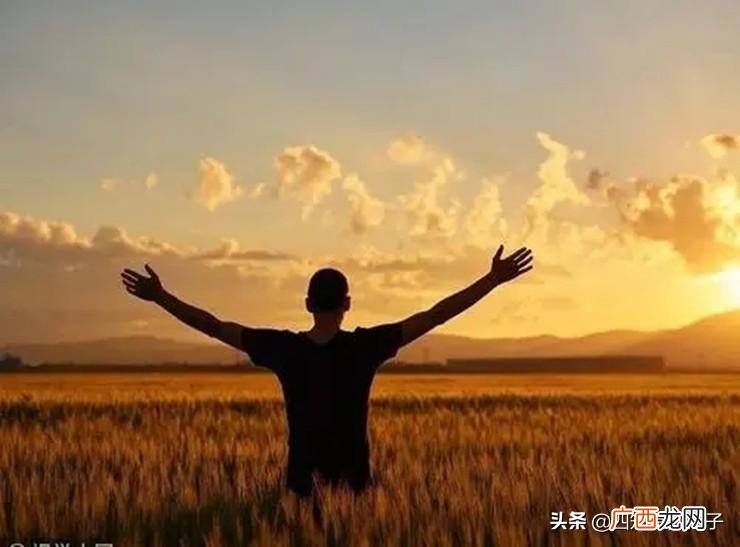 越自卑越容易成大器吗 为什么越自卑的人反而越成功