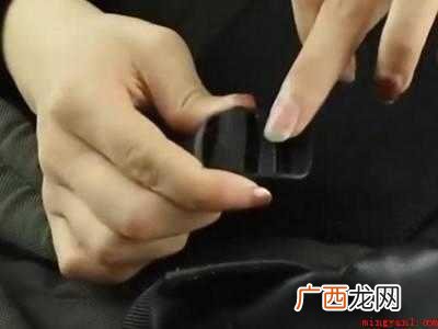 双肩包的背带怎么系的具体操作步骤 双肩包的背带怎么系