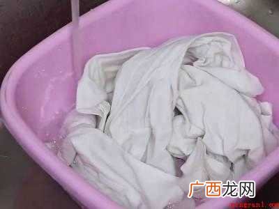 白色衣服被染黑了怎么变白