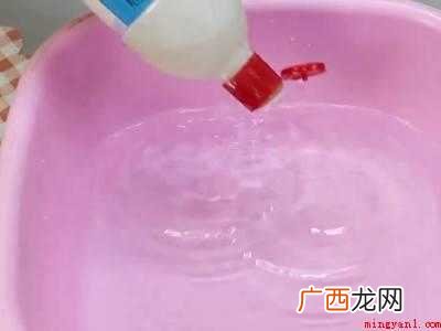 白色衣服被染黑了怎么变白