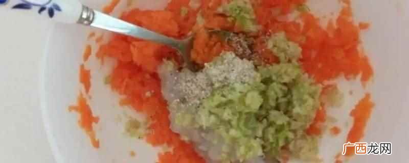 吃饺子过年,饺子多用面皮包馅水煮而成 儿童水饺虾胡萝卜馅