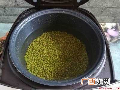 如何煮出碧绿的绿豆沙的具体操作步骤 如何煮出碧绿的绿豆沙
