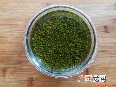 如何煮出碧绿的绿豆沙的具体操作步骤 如何煮出碧绿的绿豆沙