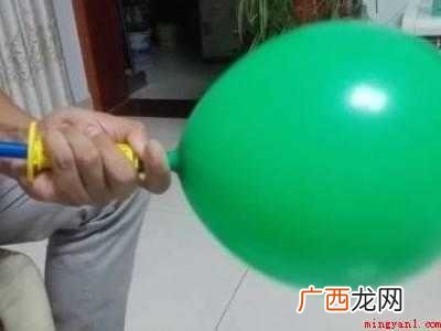 气球怎么打气的具体操作步骤 气球怎么打气