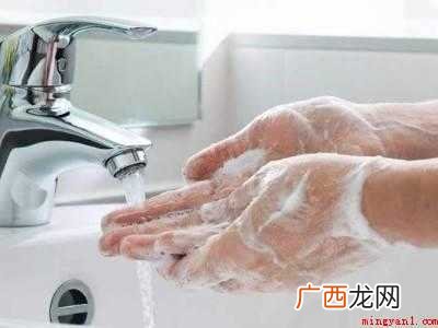 食用色素弄到皮肤上怎么洗掉的具体操作步骤 食用色素弄到皮肤上怎么洗掉
