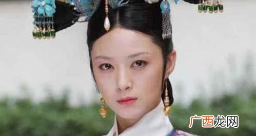 华妃什么时候被降为答应 华妃死后追封的封号是哪两个字