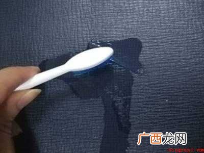 行李箱发霉了怎么清理的具体操作步骤 行李箱发霉了怎么清理