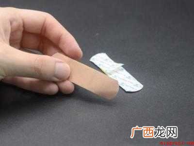 鞋脚后跟磨脚怎么办小妙招的具体操作步骤 鞋脚后跟磨脚怎么办小妙招