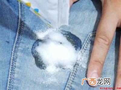 怎么洗掉发霉的斑点的具体操作步骤 怎么洗掉发霉的斑点
