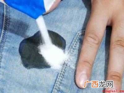 怎么洗掉发霉的斑点的具体操作步骤 怎么洗掉发霉的斑点