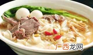 小麦面粉350克、豆腐皮两张、海带丝适量、香菜 烩面的做法窍门