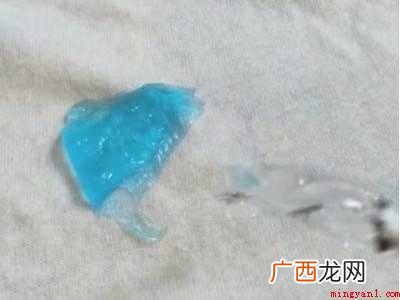 水晶泥弄到衣服上怎么洗掉的具体操作步骤 水晶泥弄到衣服上怎么洗掉