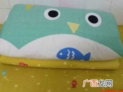 叠被子怎么叠的具体操作步骤 叠被子怎么叠