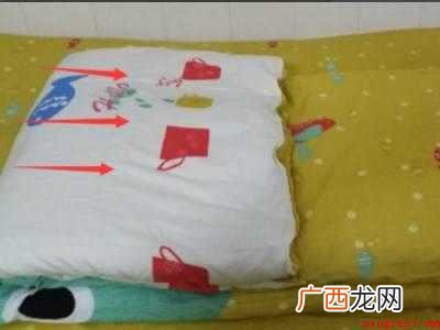 叠被子怎么叠的具体操作步骤 叠被子怎么叠