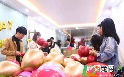 气球充氮气会不会飞起来 气球冲氮气能飞吗