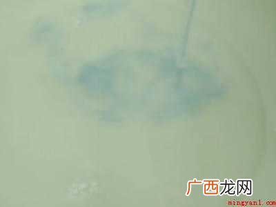 山竹水弄到白衣服上怎么洗的具体操作步骤 山竹水弄到白衣服上怎么洗
