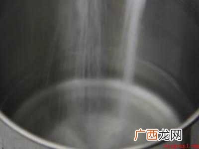 山竹水弄到白衣服上怎么洗的具体操作步骤 山竹水弄到白衣服上怎么洗