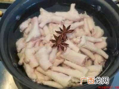 泡鸡爪煮多少分钟合适的具体操作步骤 泡鸡爪煮多少分钟合适