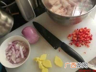 泡鸡爪煮多少分钟合适的具体操作步骤 泡鸡爪煮多少分钟合适