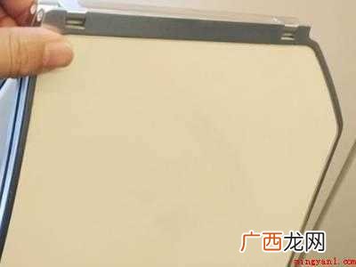 高铁一等座的小桌子怎么打开
