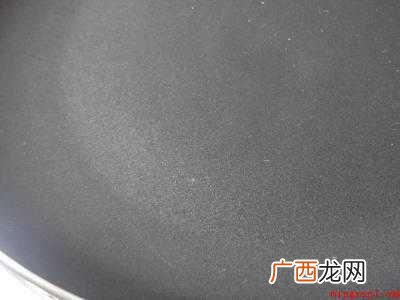炒菜时怎么防止油溅的具体操作步骤 炒菜时怎么防止油溅