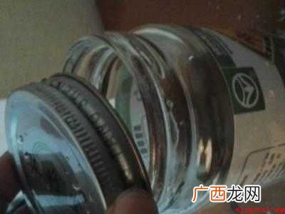 如何轻松打开密封的瓶盖