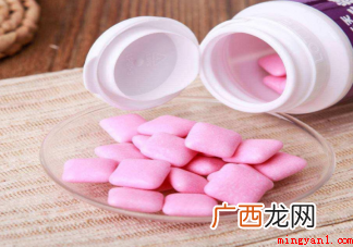 误吞口香糖会发生什么 食物被人体消化分三个步骤 为什么吃口香糖的人越来越少了