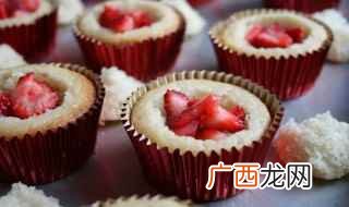 裱花袋挤入模具内的纸膜里 老式蛋糕配方