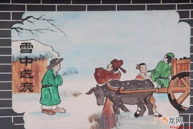 与其锦上添花不如雪中送炭的意思是,与其在别人飞黄腾达、正是风