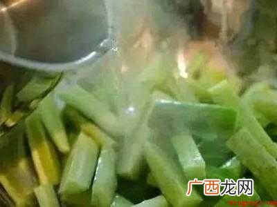 腌黄瓜杀水盐放多了怎么办