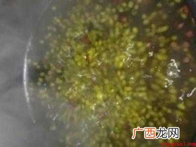 如何煮绿豆汤不变色的具体操作步骤 如何煮绿豆汤不变色