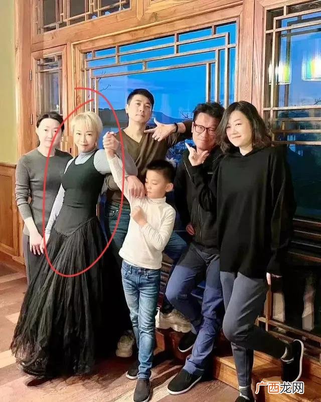 保剑锋52岁老婆最新露面 保剑锋老婆个人资料简介