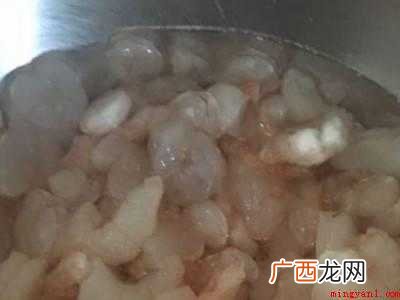 冷冻虾怎么处理腥臭味的具体操作步骤 冷冻虾怎么处理腥臭味