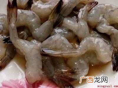 冷冻虾怎么处理腥臭味的具体操作步骤 冷冻虾怎么处理腥臭味