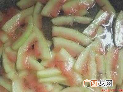西瓜糖怎么熬出糖霜的具体操作步骤 西瓜糖怎么熬出糖霜