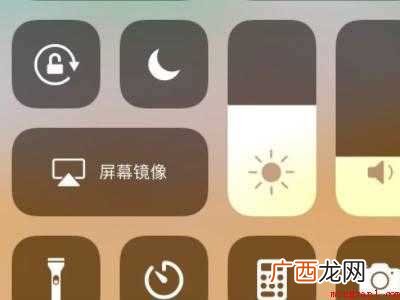 苹果8手电筒在哪里打开的具体操作步骤 苹果8手电筒在哪里打开