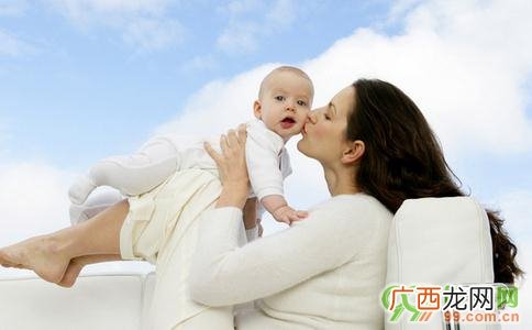 孕妇梦见自己抱着一个小女孩