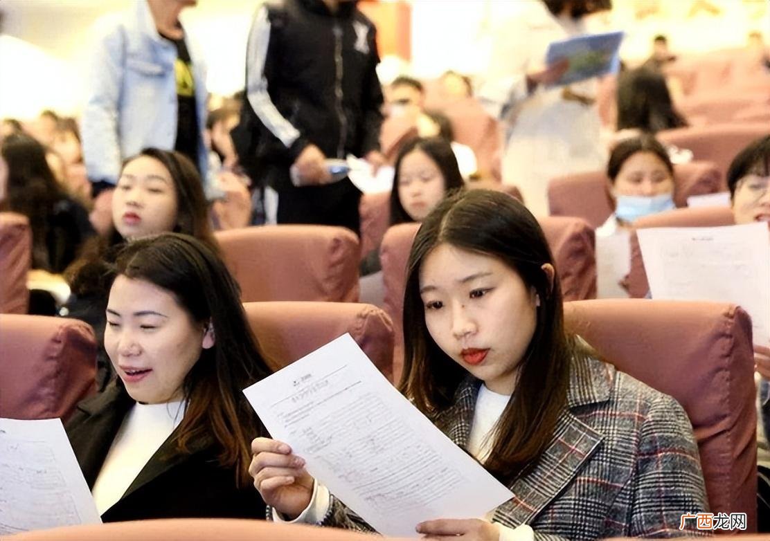 985大学老师工资一般多少钱一个月 大学老师工资一般多少钱一个月