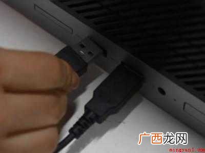 华为MateBook X 笔记本电脑怎么给手机充电