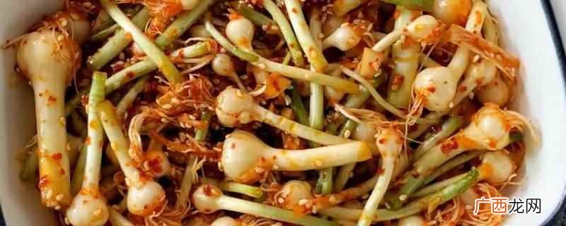 野葱洗净,加15克盐腌一小时,腌好后冲水洗净 野葱的腌制方法家常