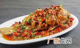 非洲鲫洗干净用盐腌制备用 非洲鲫鱼怎么做才好吃