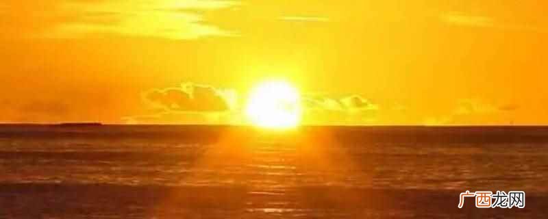 夏天太阳高,阳光直射,因此会很热 冬天太阳高还是夏天太阳高