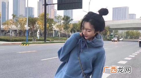 雾蓝色衣服适合什么肤色的人 雾蓝色是什么样的颜色
