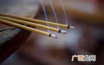 初一十五上香怎么念叨 上香必须是初一十五吗