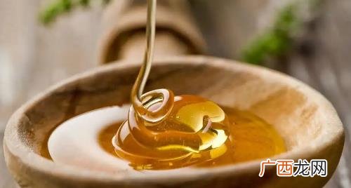 蜂蜜冬天凝固成猪油状正常吗 蜂蜜冬天像猪油一样凝固是真的吗
