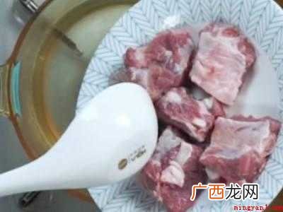 清炖排骨需要哪些佐料的具体操作步骤 清炖排骨需要哪些佐料