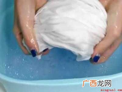 漂白如何避开衣服图案的具体操作步骤 漂白如何避开衣服图案