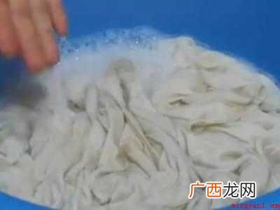 白短袖染色了怎样能洗掉的具体操作步骤 白短袖染色了怎样能洗掉